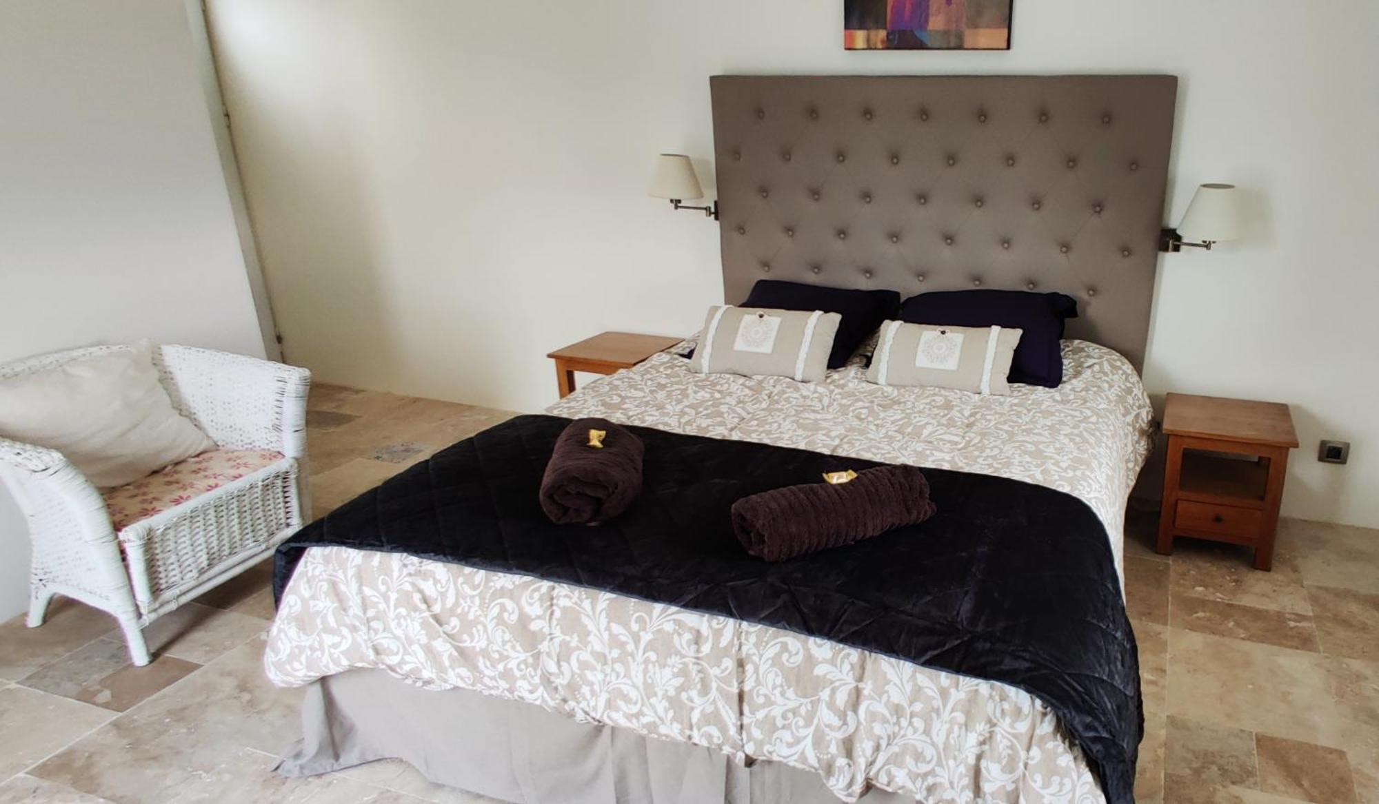 רושפור-דו-גאר Chambre Cosy Avec Terrasse Sur La Colline Boisee, Parking Prive, Jardin, Calme, Climatisation, 10 Mn Pont Du Gard Num7 מראה חיצוני תמונה