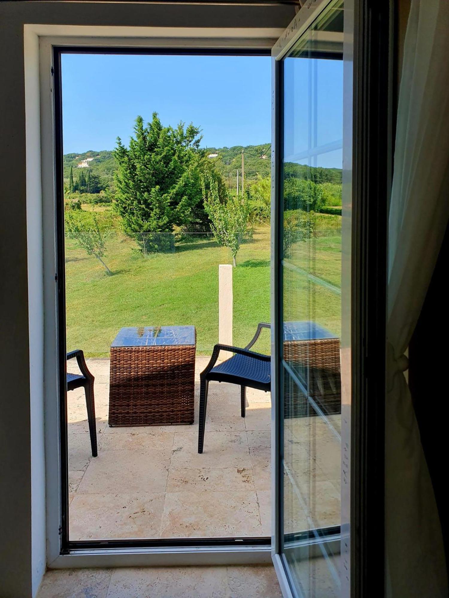 רושפור-דו-גאר Chambre Cosy Avec Terrasse Sur La Colline Boisee, Parking Prive, Jardin, Calme, Climatisation, 10 Mn Pont Du Gard Num7 מראה חיצוני תמונה